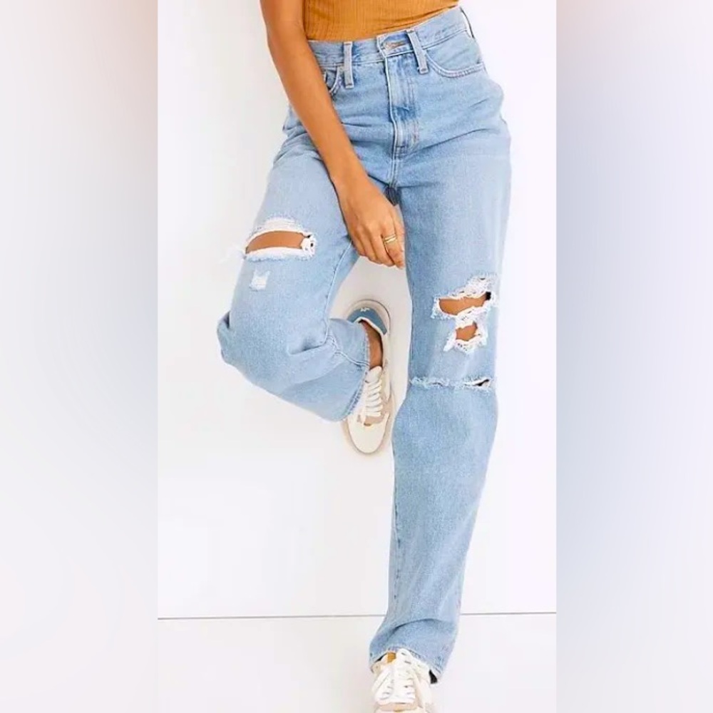Madewell Baggy Straight Jeans in Earlhurst Wash: Ripped Edition